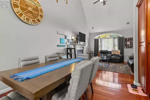Dining - 1135 E Cleveland Rd, Huron, OH 44839 photo 2 of 4