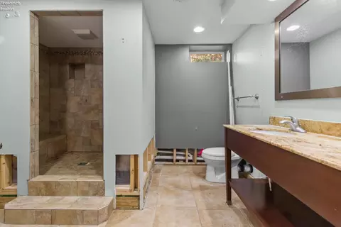 Bath - 1135 E Cleveland Rd, Huron, OH 44839 photo 5 of 6