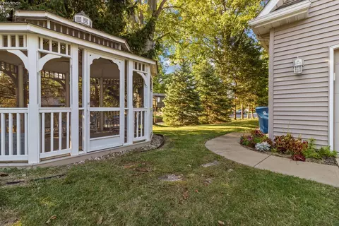 Exterior - 1135 E Cleveland Rd, Huron, OH 44839 photo 4 of 13