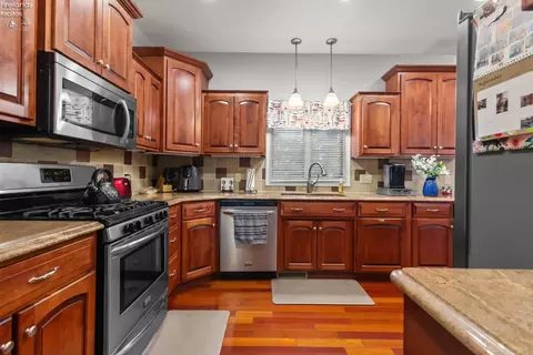 Kitchen - 1135 E Cleveland Rd, Huron, OH 44839 photo 4 of 5