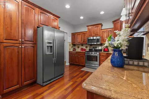 Kitchen - 1135 E Cleveland Rd, Huron, OH 44839 photo 1 of 5