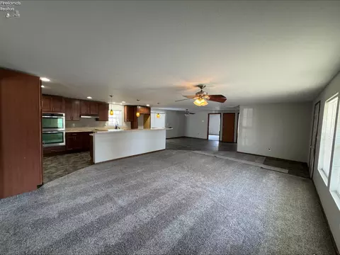 Living - 625 Ames St, Clyde, OH 43410 photo 2 of 4