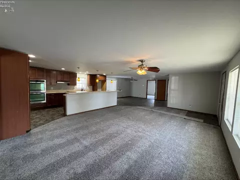 Living - 625 Ames St, Clyde, OH 43410 photo 3 of 4