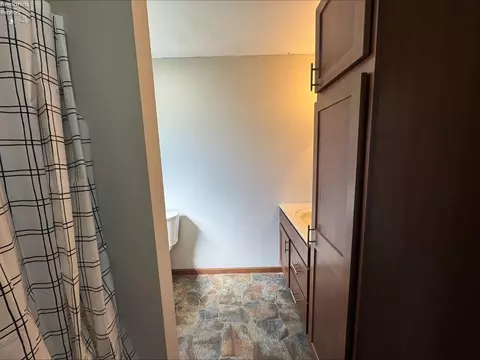 Bath - 625 Ames St, Clyde, OH 43410 photo 1 of 2
