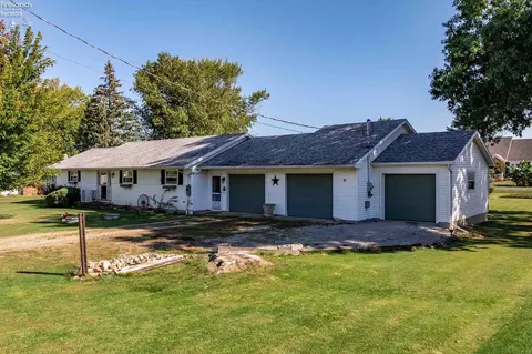 Exterior - 2217 Meter Rd, Marblehead, OH 43440 photo 2 of 15