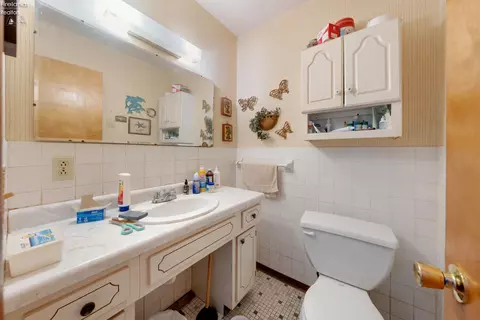 Bath - 2217 Meter Rd, Marblehead, OH 43440 photo 2 of 2