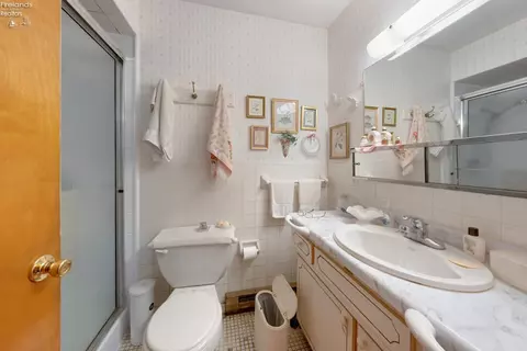 Bath - 2217 Meter Rd, Marblehead, OH 43440 photo 1 of 2