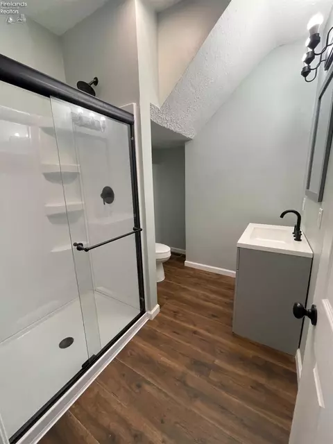 Bath - 620 Dale Ave, Willard, OH 44890 photo 1 of 2