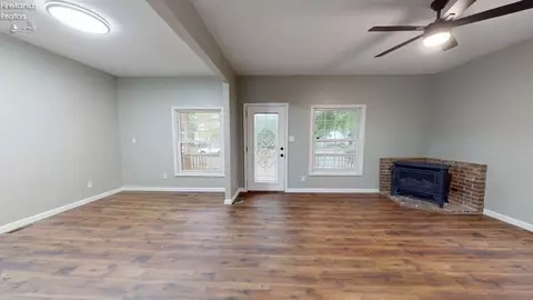 Living - 620 Dale Ave, Willard, OH 44890 photo 1 of 2