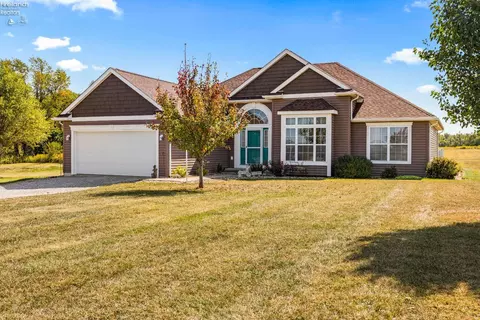 2477 Snyder Rd, Willard, OH 44890