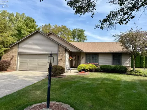 135 Briarwood Cir, Fremont, OH 43420