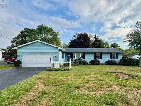 905 Twinn St, Fremont, OH 43420