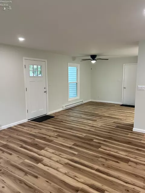 Living - 712 Eulala Ave, Sandusky, OH 43351 photo 4 of 5