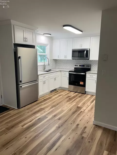 Kitchen - 712 Eulala Ave, Sandusky, OH 43351 photo 2 of 2