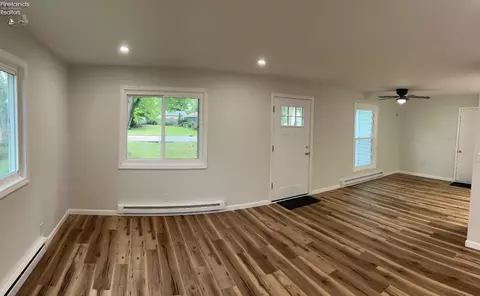 Living - 712 Eulala Ave, Sandusky, OH 43351 photo 5 of 5