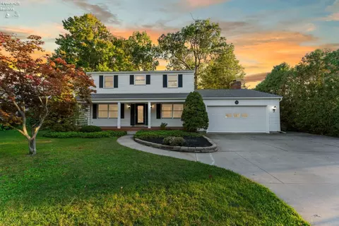 4973 Woodview Dr, Vermilion, OH 44089