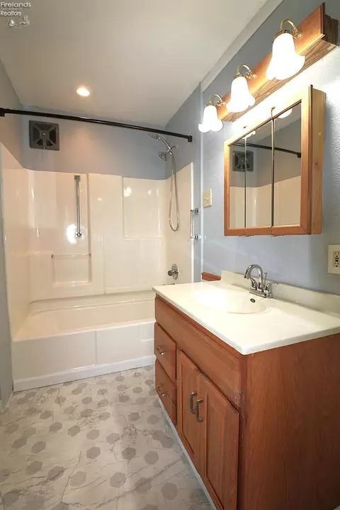 13 Spring St, Norwalk, OH 44857 photo 11