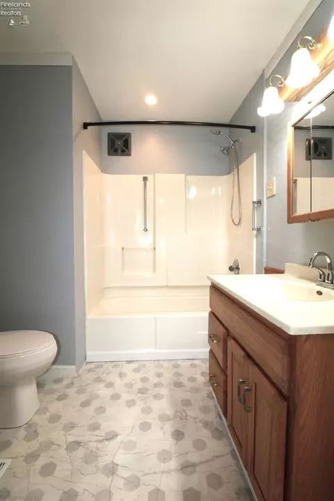13 Spring St, Norwalk, OH 44857 photo 10