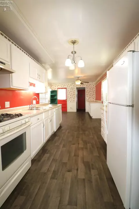 13 Spring St, Norwalk, OH 44857 photo 6