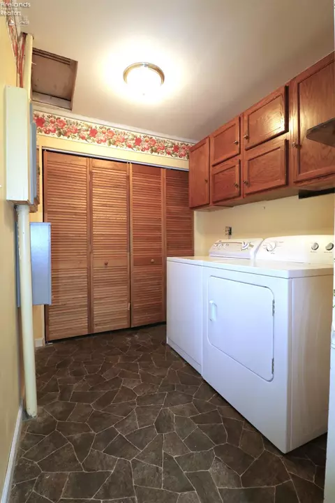 13 Spring St, Norwalk, OH 44857 photo 16