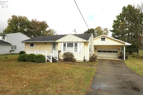 13 Spring St, Norwalk, OH 44857 photo 2