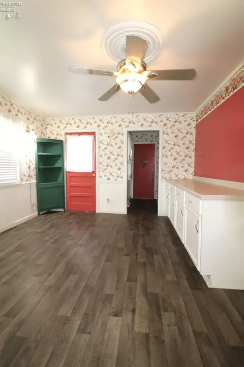 13 Spring St, Norwalk, OH 44857 photo 8