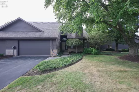 2320 Quail Hollow Ln, Sandusky, OH 44870