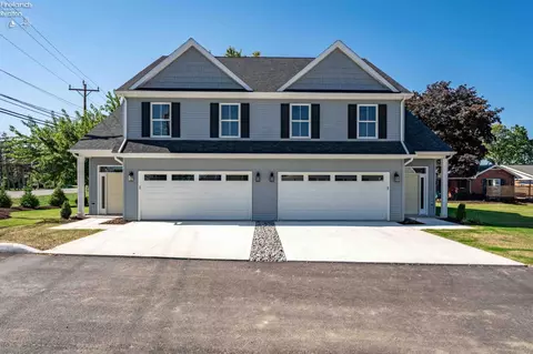 12 N Beach St, Port Clinton, OH 43452