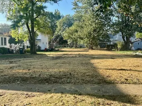 305 E Stevenson St, Gibsonburg, OH 43431