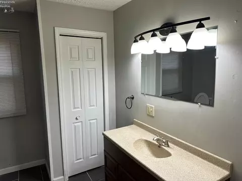 411 Lakeshore Dr, Willard, OH 44890 photo 19