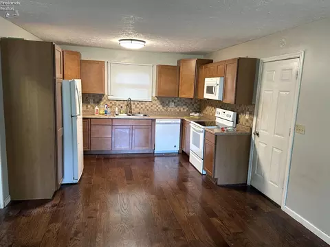 411 Lakeshore Dr, Willard, OH 44890 photo 11