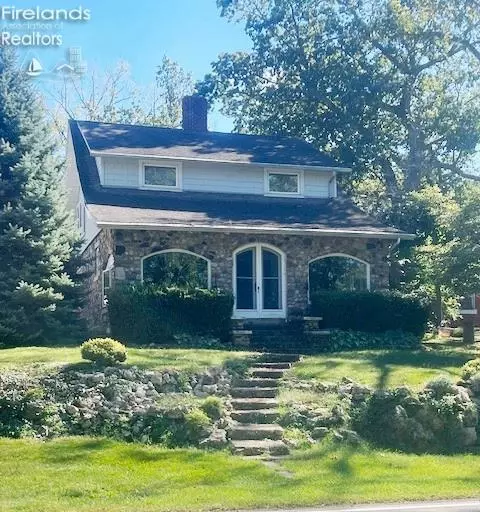 3571 Eagle Beach Cir, Port Clinton, OH 43452