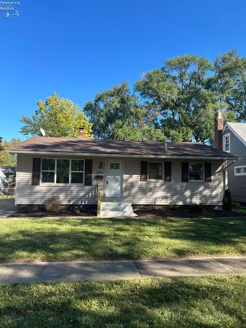 1648 Oakmont Ln, Sandusky, OH 44870