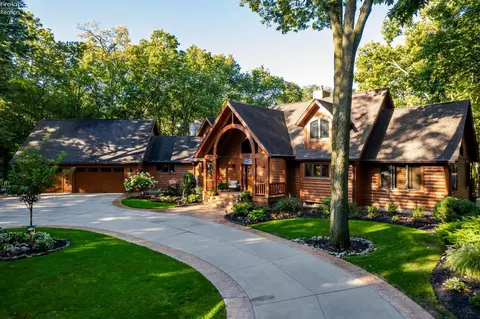 2950 N Bluff Ridge Dr, Port Clinton, OH 43452