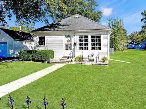 906 Amsden Blvd, Fremont, OH 43420
