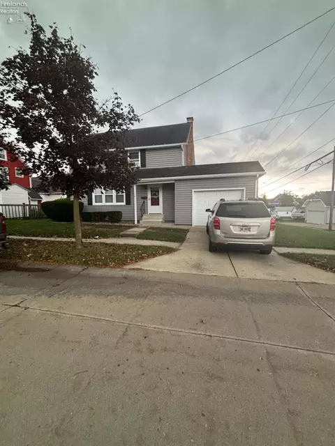 14 E Laurel St, Willard, OH 44890