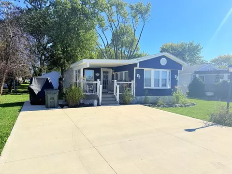 Exterior - 1600 N Buck Rd #6, Marblehead, OH 43440 photo 2 of 9