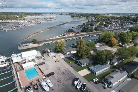 View/Area - 1600 N Buck Rd #6, Marblehead, OH 43440 photo 5 of 7