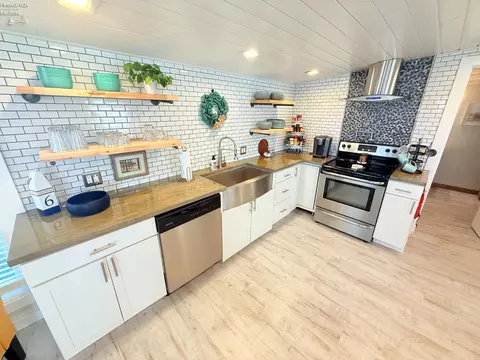 Kitchen - 1600 N Buck Rd #6, Marblehead, OH 43440 photo 4 of 6