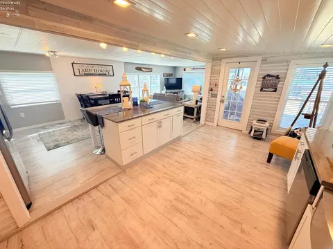 Kitchen - 1600 N Buck Rd #6, Marblehead, OH 43440 photo 3 of 6