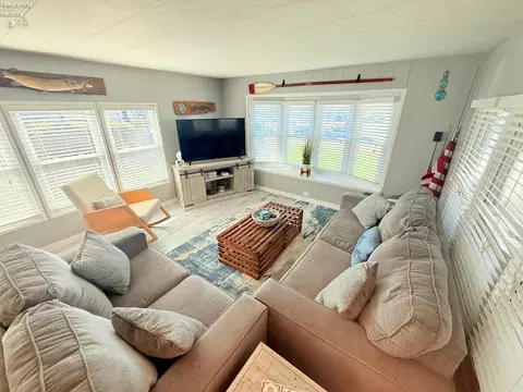 Living - 1600 N Buck Rd #6, Marblehead, OH 43440 photo 1 of 2