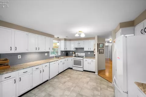 Kitchen - 212 E Seventh St, Lakeside, OH 43440 photo 2 of 3