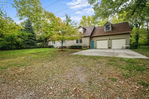 Exterior - 212 E Seventh St, Lakeside, OH 43440 photo 3 of 8