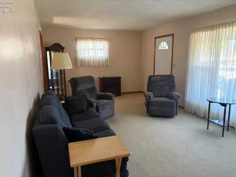 39 Cherry St, Tiffin, OH 44883 photo 2