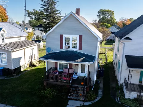 1227 White Ave, Fremont, OH 43420