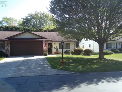 41 Brookview Dr, Fremont, OH 43420