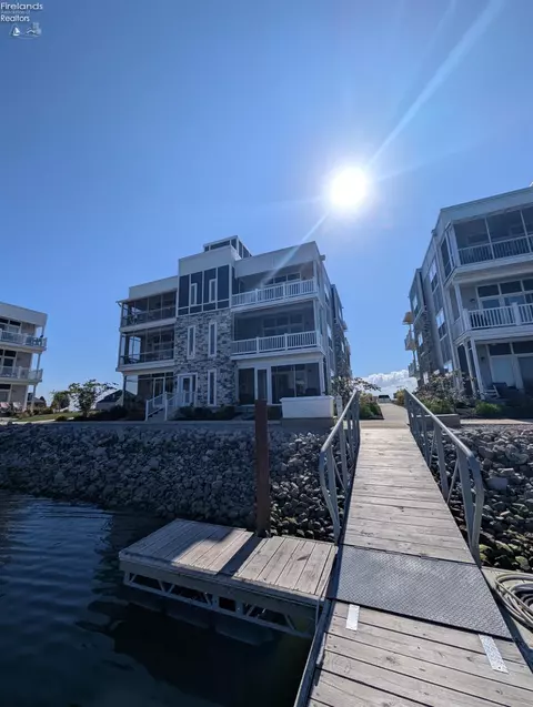 2735 S Harbor Bay Dr #1132, Marblehead, OH 43440