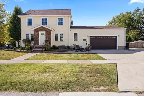 858 Allison Ave, Lorain, OH 44052