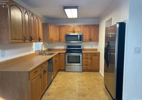 4201 Fox Ave, Clyde, OH 43410 photo 6