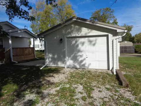 Exterior - 590 W Emerald St, Willard, OH 44890 photo 2 of 5